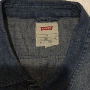 Levi’s denim shirt s sleeve blue fade XL (meas.)